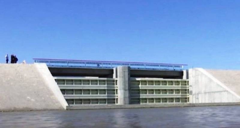 Почему разрушается украинская плотина на границе с Крымом