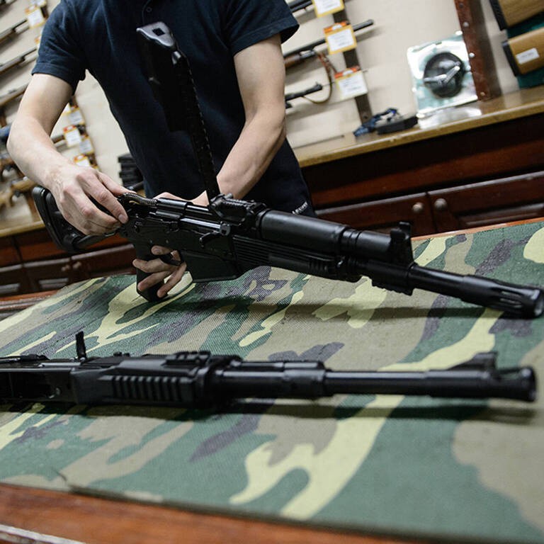 Кому запретят обладать оружием в России с 2021 года  