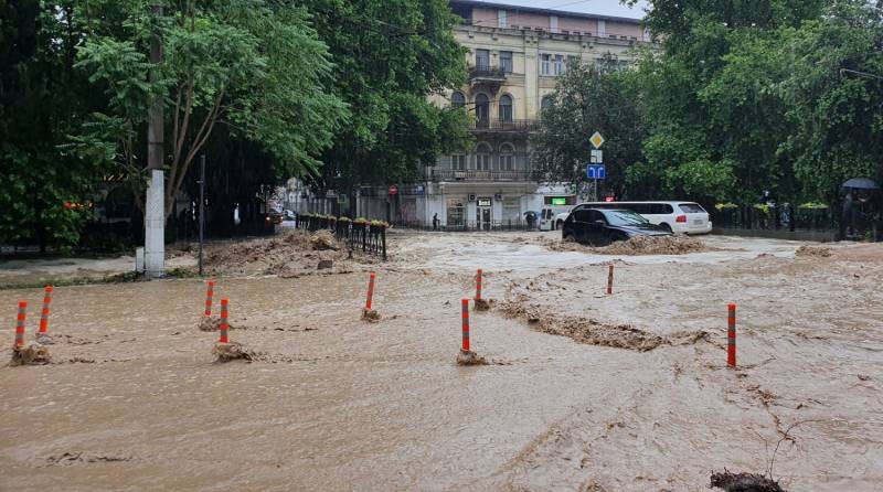 Наводнение в Ялте 18 июня 2021 года, снят ли запрет на въезд сегодня, 19 июня Наводнение в Ялте 18 июня 2021 года, снят ли запрет на въезд сегодня, 19 июня