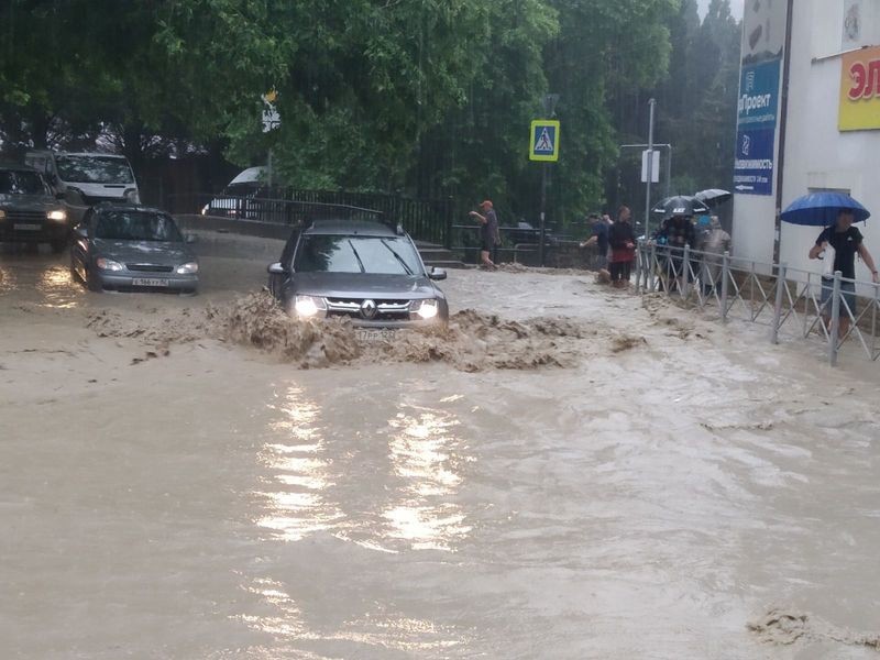 Администрация Ялты объявила о введении в городе режима ЧС из-за наводнений
