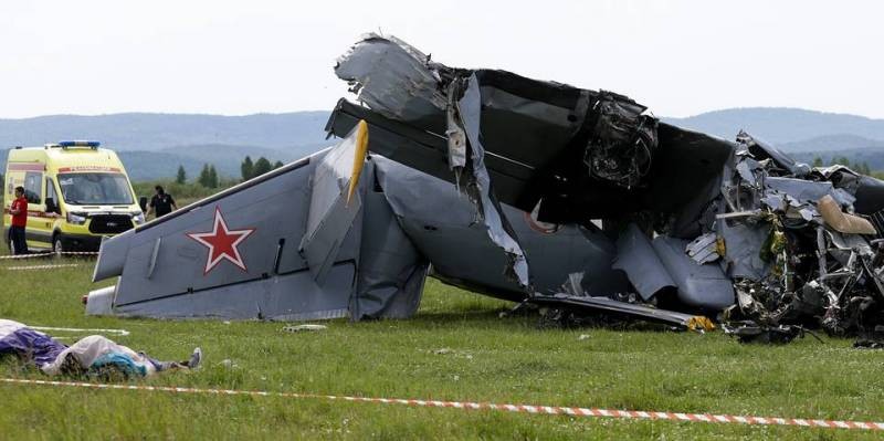 Названы фамилии погибших и пострадавших парашютистов упавшего самолета в Кемеровской области