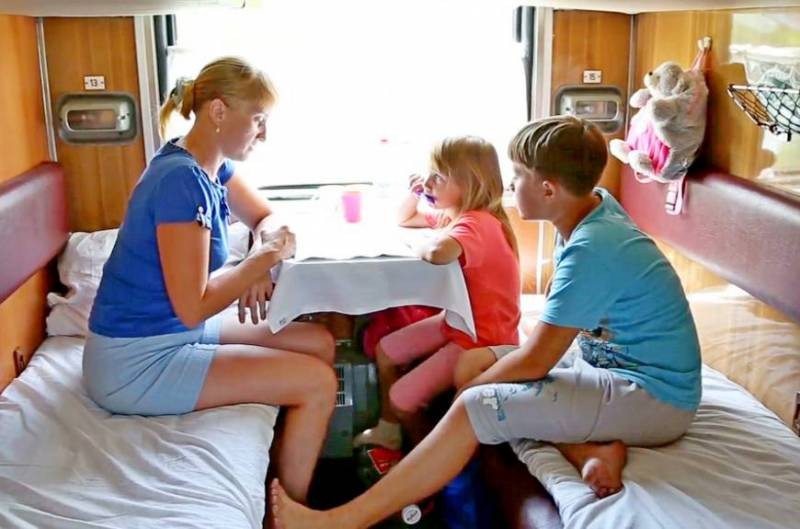 В РФ сделали поездку в поезде для семей с детьми до 18-летнего возраста льготной