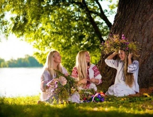 После Троицы 3 дня нельзя работать, так утверждают верующие После Троицы 3 дня нельзя работать, так утверждают верующие