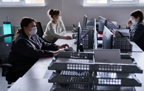 Россияне пытаются понять законность отстранения от работы непривитых работников не подтверждена