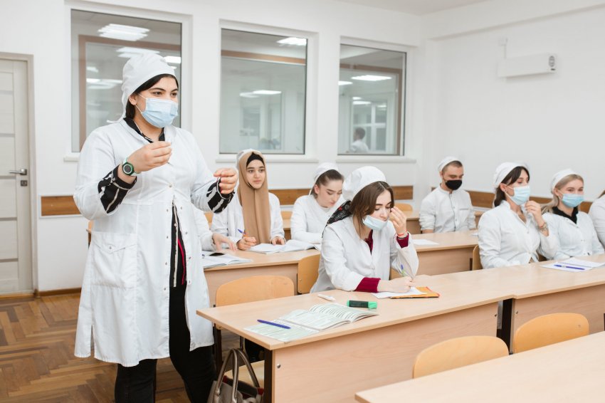 Ориентир на бюджет: с какими баллами берут в медколледж и МГУ в 2021 году на бесплатное обучение