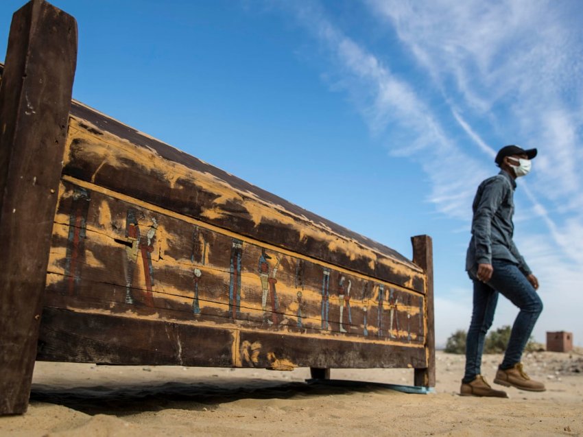 Зачем фараоны строили пирамиды, если их хоронили вовсе не там