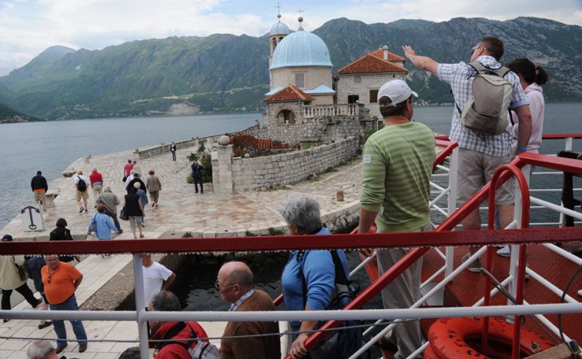 Российским туристам разрешили въезд в Черногорию