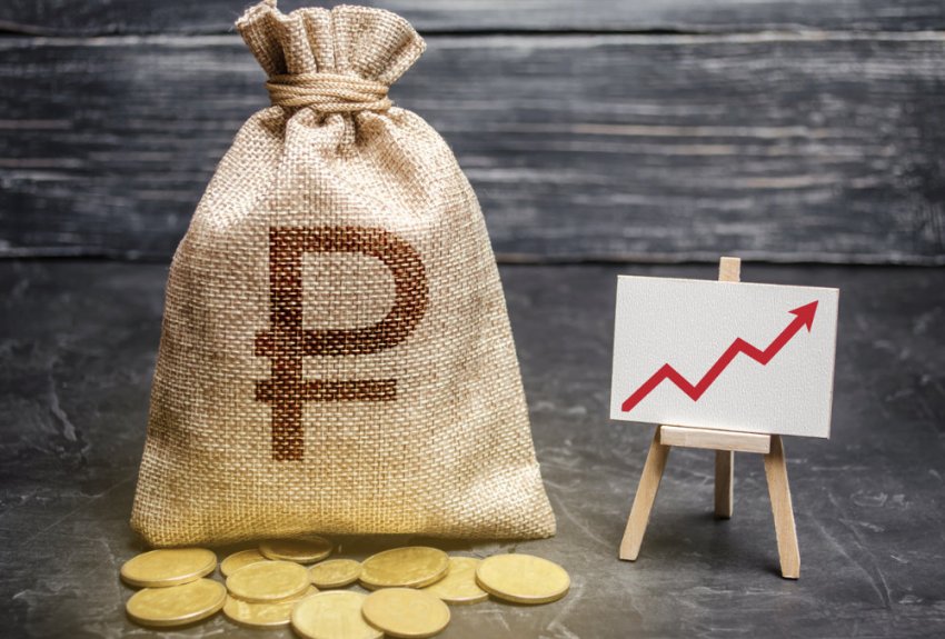 Финансист назвал россиянам лучшее время для покупки долларов и евро