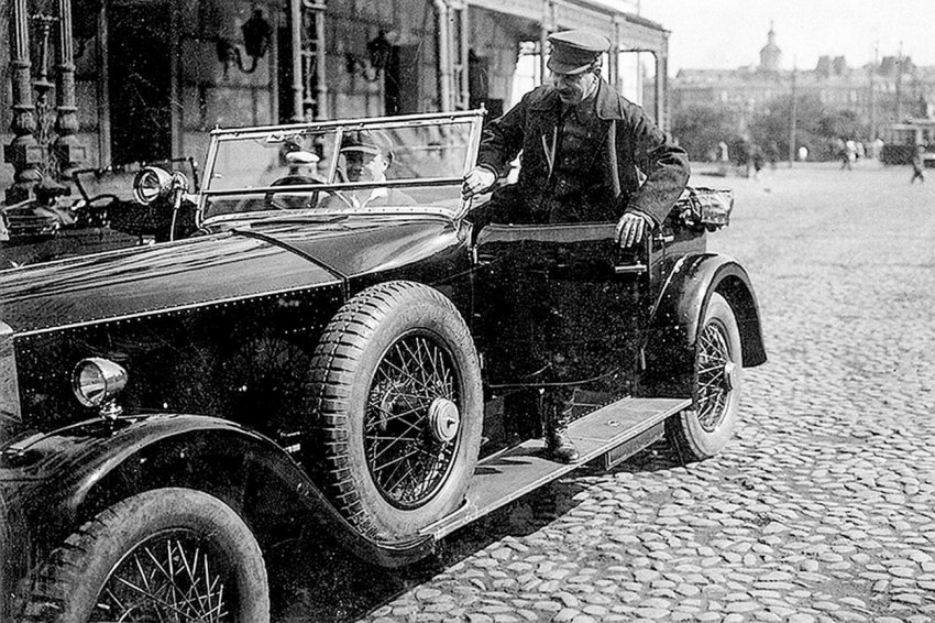 Сколько зарабатывали вожди коммунизма?