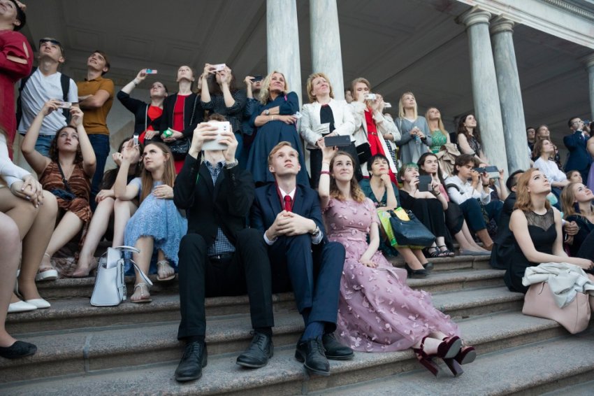 Когда в России выпускникам 11-х классов будут вручать аттестаты и медали