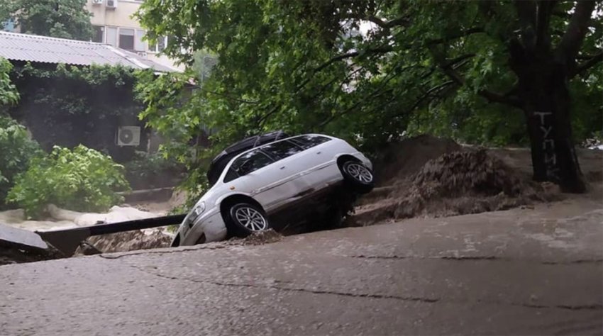 Администрация Ялты объявила о введении в городе режима ЧС из-за наводнений