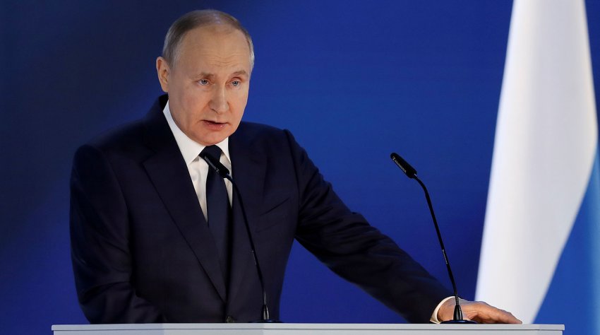 Оклады одинаковые, надбавки и премии прозрачные: Путин пообещал медикам новую систему оплаты труда