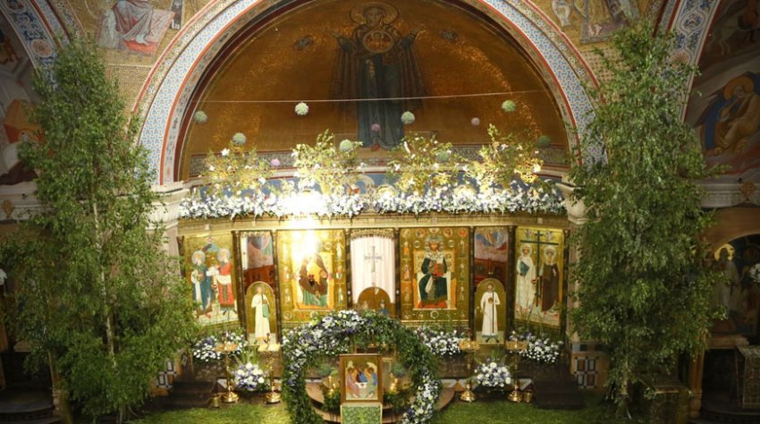 На Троицу труды в сторону отложи: сколько дней не работают в православный праздник