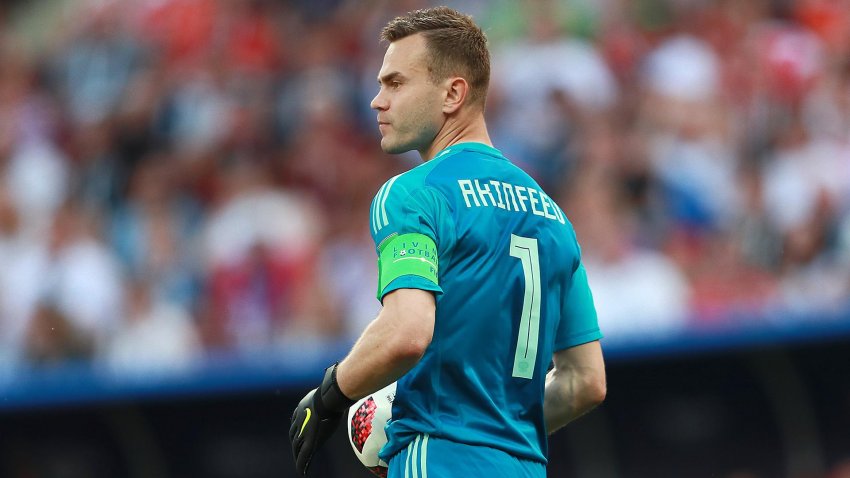 Почему капитан и вратарь сборной России Игорь Акинфеев объявил о завершении карьеры в команде