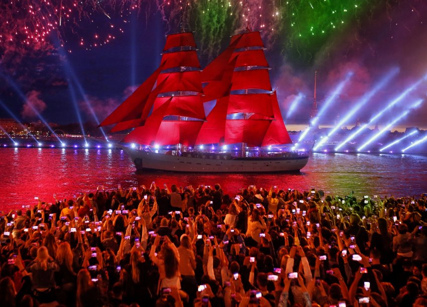 Где и когда смотреть трансляцию праздника выпускников «Алые паруса» в СПБ