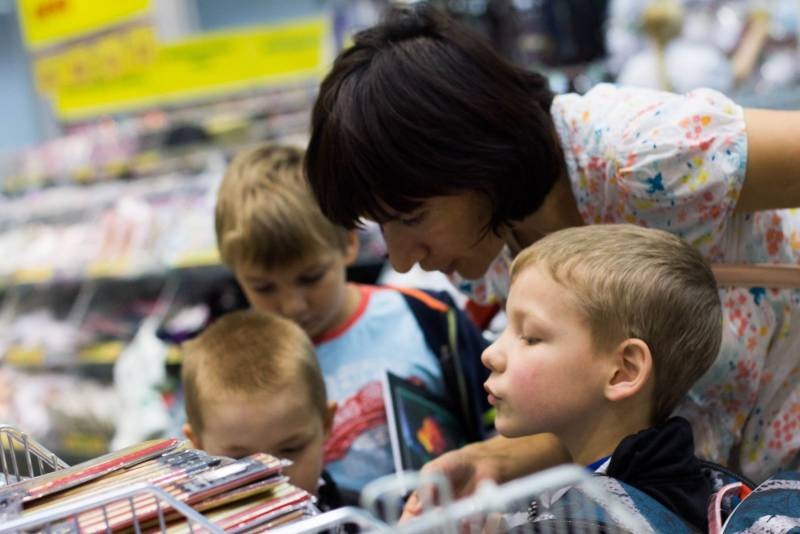 Путин подписал Указ о выплате 10 тыс. рублей семьям с детьми до декабря 2021 года