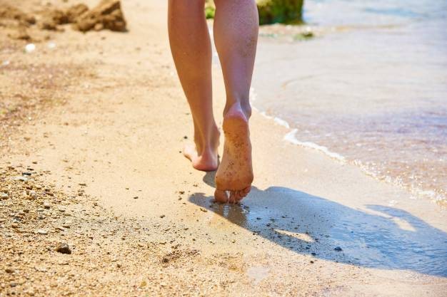 Какую пользу организму оказывает ходьба босиком
