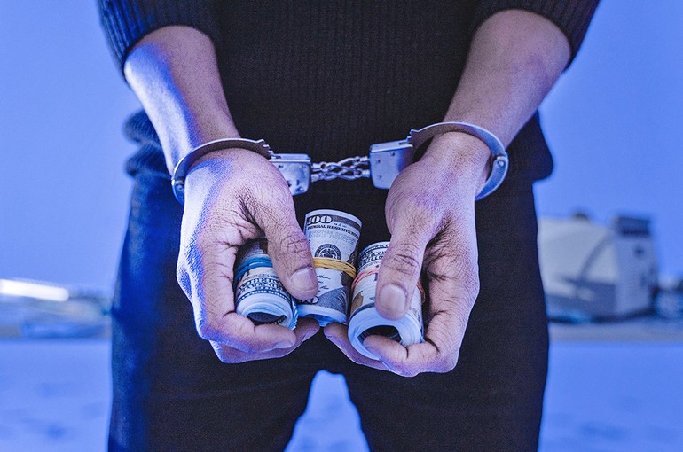 Как закон борется с финансовыми пирамидами в России в 2021 году