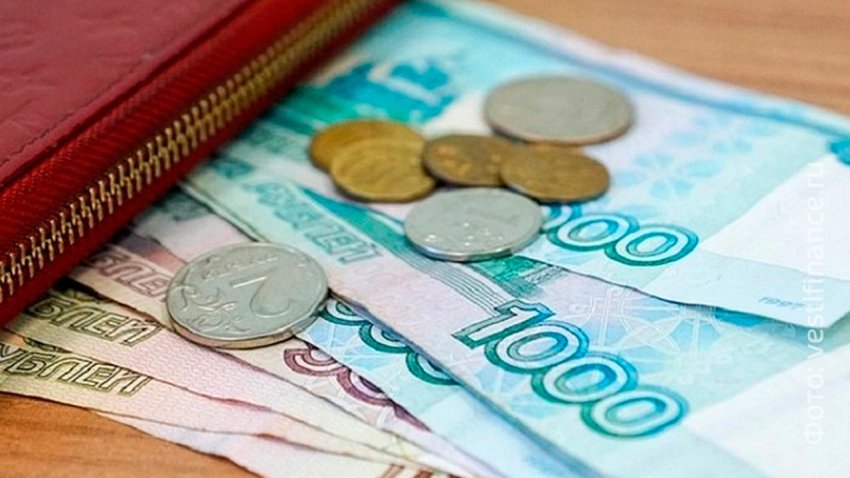 Путин поручил правительству выплатить семьям с детьми по 10 тысяч рублей