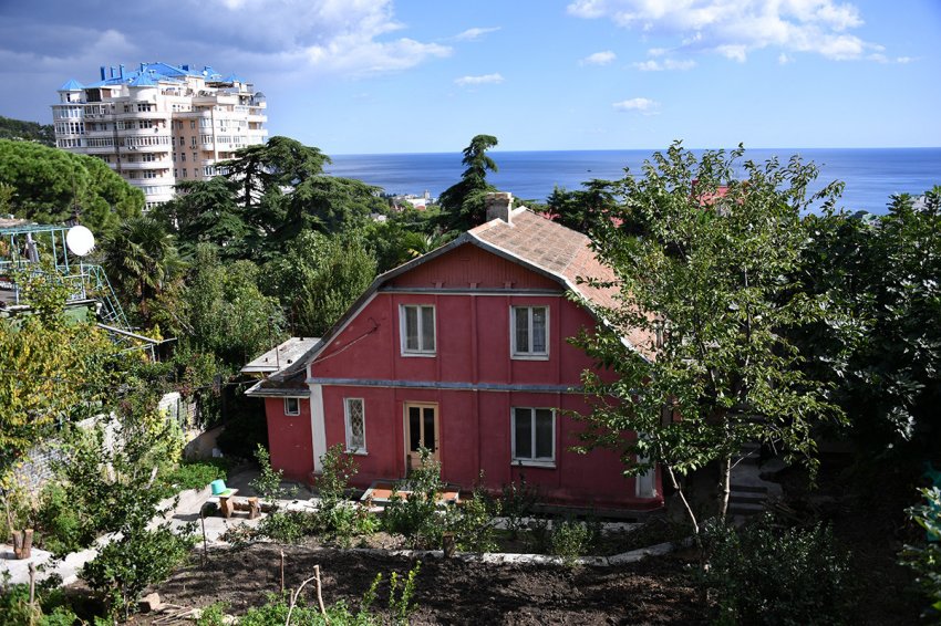 Почему так мало русских живёт в частных домах?