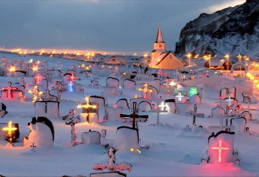 Зачем исландцы подсвечивают неоном кладбища