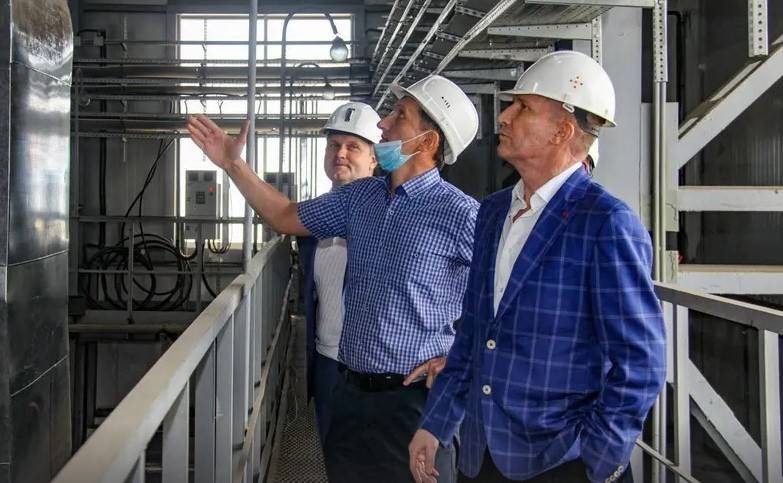 Человек из простой семьи, поддерживающий земляков