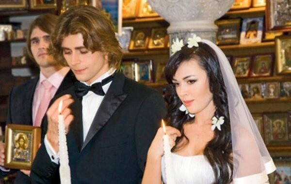 Друзья переживают за самочувствие мужа Заворотнюк