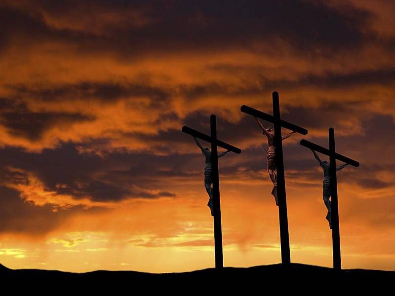 Православные христиане отмечают большой праздник Воздвижение Креста Господня