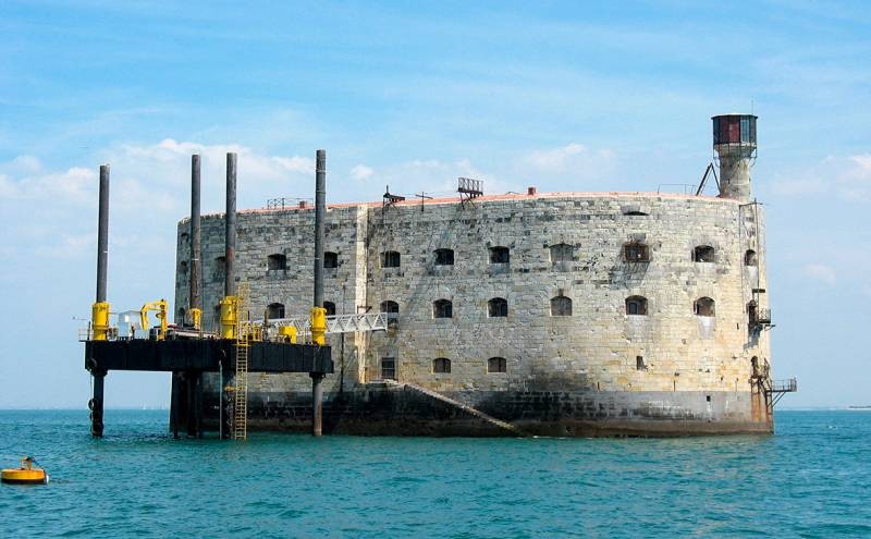 На телеканале СТС стартовал новый сезон шоу «Форт Боярд» с Сергеем Буруновым