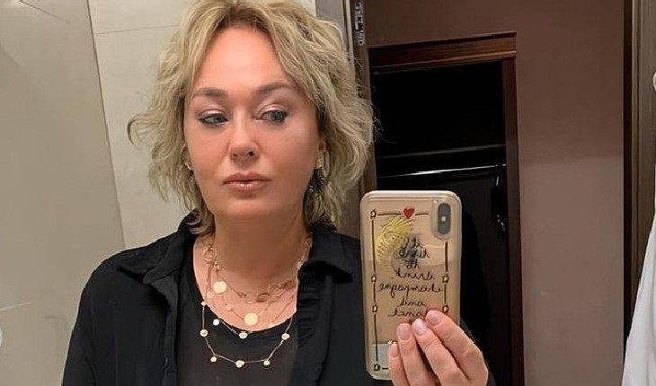 С Крыма на больничную койку: Лариса Гузеева получает лекарство для тяжелобольных пациентов