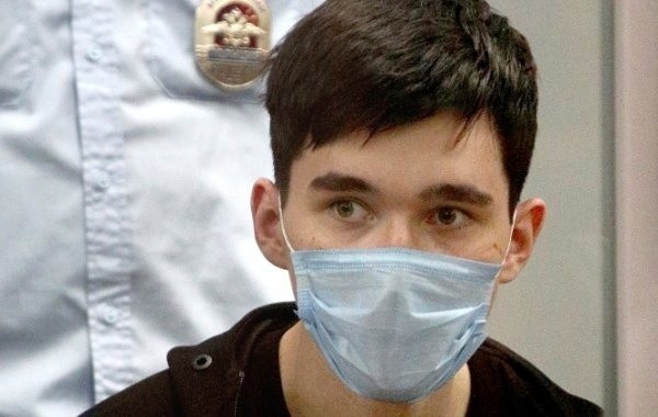 Казанского стрелка вернули в СИЗО после экспертизы Казанского стрелка вернули в СИЗО после экспертизы