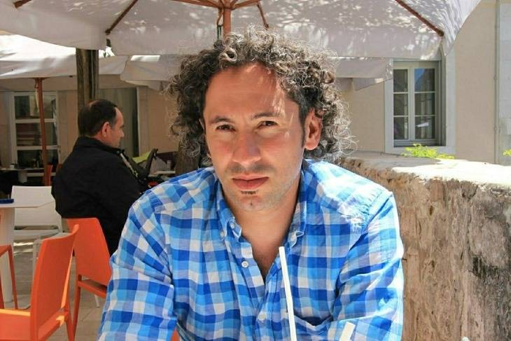 В России на 48-м году жизни скончался знаменитый телеведущий Дмитрий Казнин