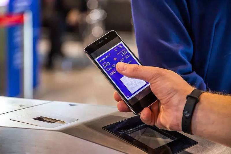 Авиакомпании начнут проверять QR-коды пассажиров
