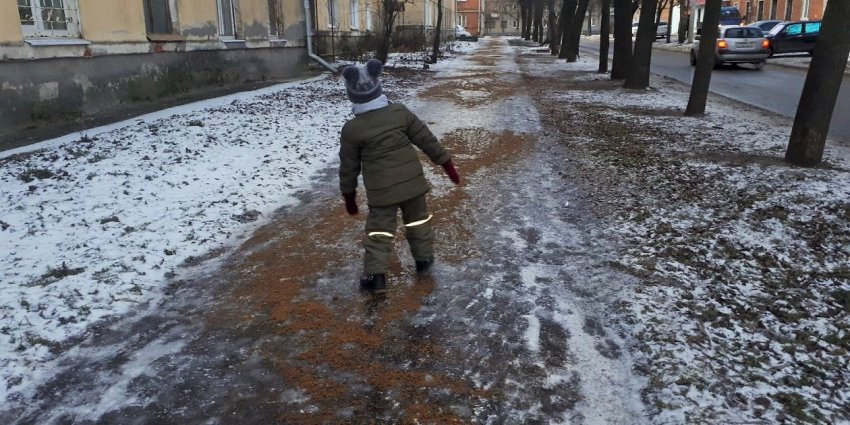 Нечего на зиму пенять, коль не тем лёд посыпали: уральские инновации на страже безопасности дорог