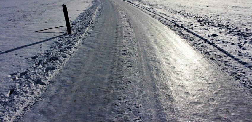 Нечего на зиму пенять, коль не тем лёд посыпали: уральские инновации на страже безопасности дорог