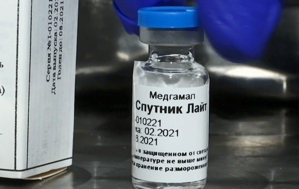 Москвичам и жителям Подмосковья напомнили адреса пунктов вакцинации, где можно поставить "Спутник Лайт"