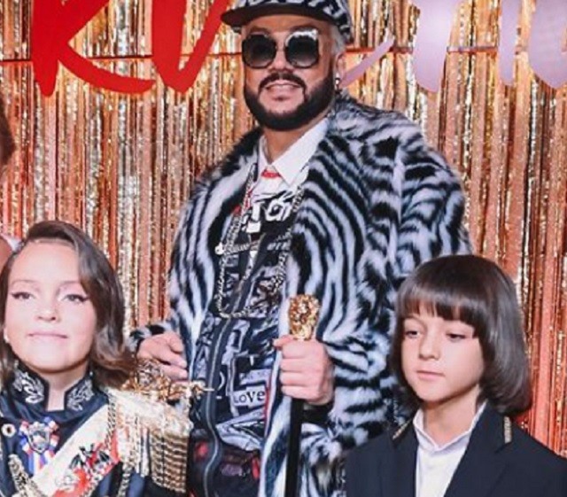 Видео: Филипп Киркоров показал биологическую мать своих детей