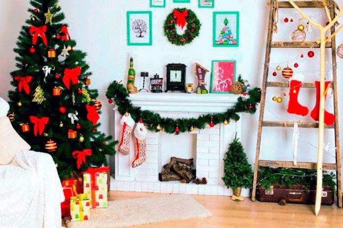 Самые яркие идеи новогоднего декора 2022 окон, лестницы и дверей