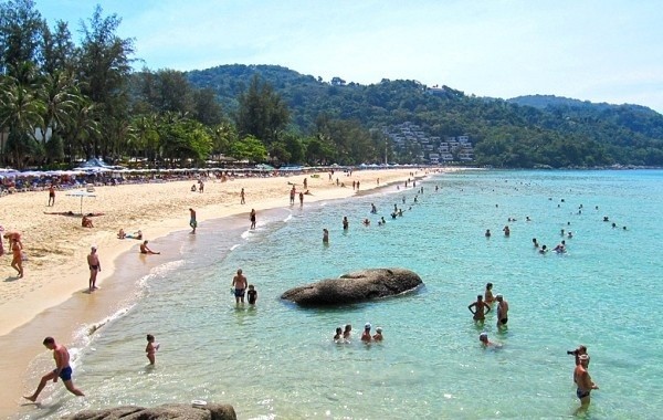 Таиланд снова закрыл границы для туристов, кроме Пхукета