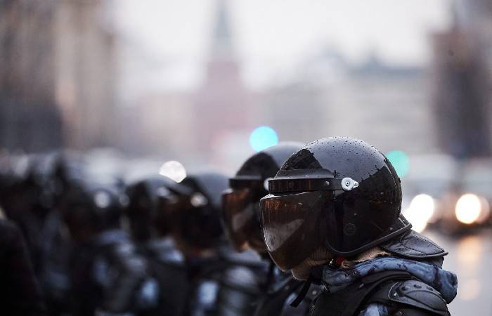 Президент РФ подписал закон о расширении полномочий полиции. Главное