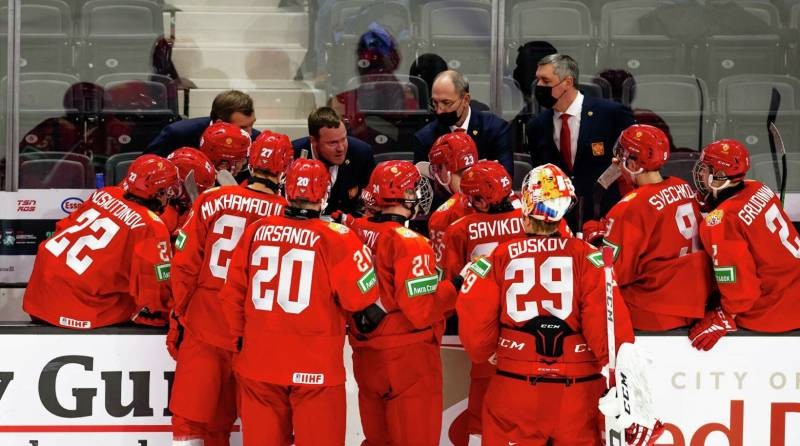 Молодежный чемпионат мира по хоккею отменили после заражения российского хоккеиста Молодежный чемпионат мира по хоккею отменили после заражения российского хоккеиста