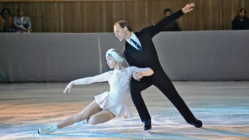 Кто из известных фигуристов покинул страну и почему так вышло?