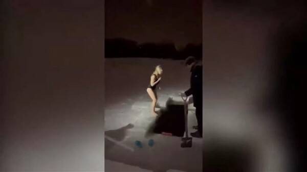 Трагический случай на Крещение, женщина утонула в проруби на глазах у детей