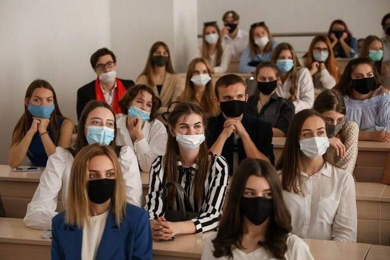 Поздравить с Днем студента 25 января 2022 года можно интересными картинками и смс