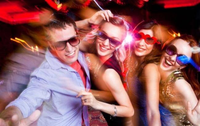 Поздравить с Международным Днем Студента в прозе, прикольными открытками или стихами 25 января 2022 года можно всех друзей или знакомых