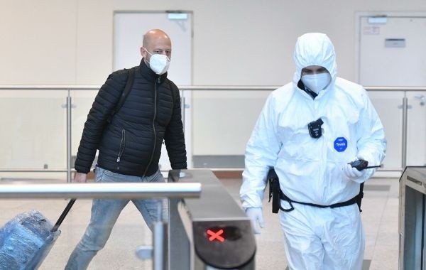 Эксперты высказались о закрытии границ из-за нового штамма "омикрон"