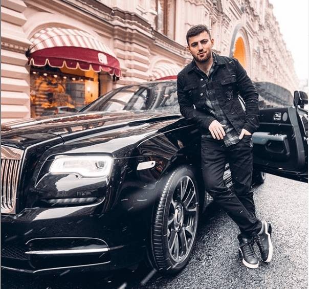 Блогера-миллионника Хизу объявили в федеральный розыск