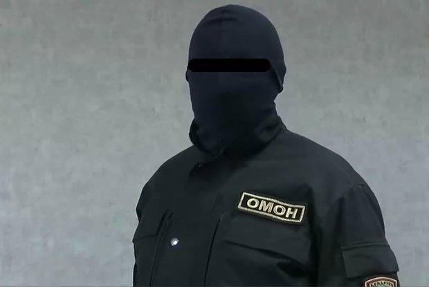 Боец ОМОНа пнул бабушку ветерана СОБРа. Конфликт продолжается