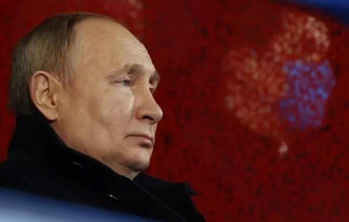 По какой причине Путин сидел в одиночестве на церемонии открытия Олимпийских игр?