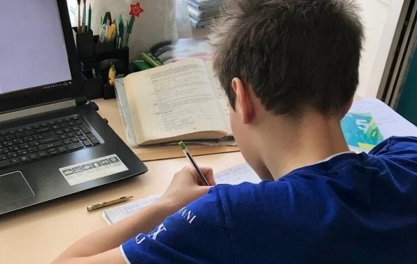 Вопрос о введении дистанта вновь тревожит школьников и студентов